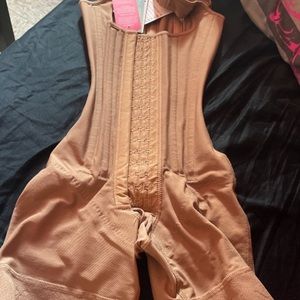 Faja figure 2xS on top and s on bottom